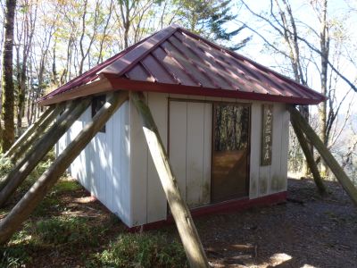 丸石避難小屋