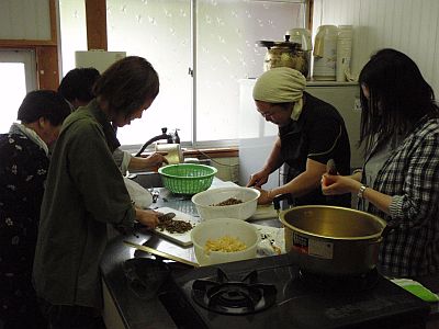 山菜採りと調理体験
